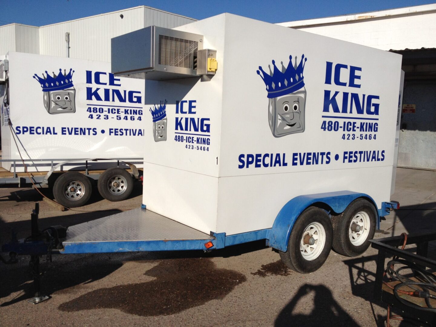 A trailer with the words ice king on it.